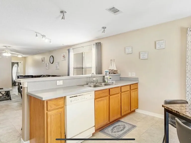 7689 Chablis Cir — Photo 8