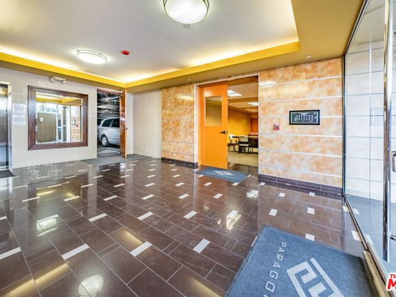 2nd image of 871 Crenshaw Blvd Unit 106