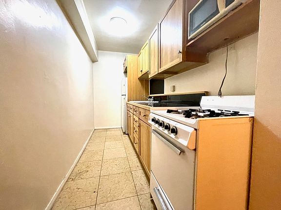 5th image of 231 W 15th St #5C