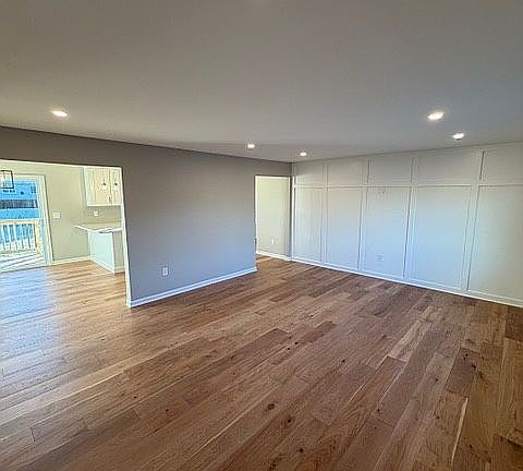 5th image of 321 Green Tree Rd