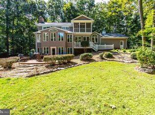 10906 Thimbleberry Ln, Great Falls, VA 22066