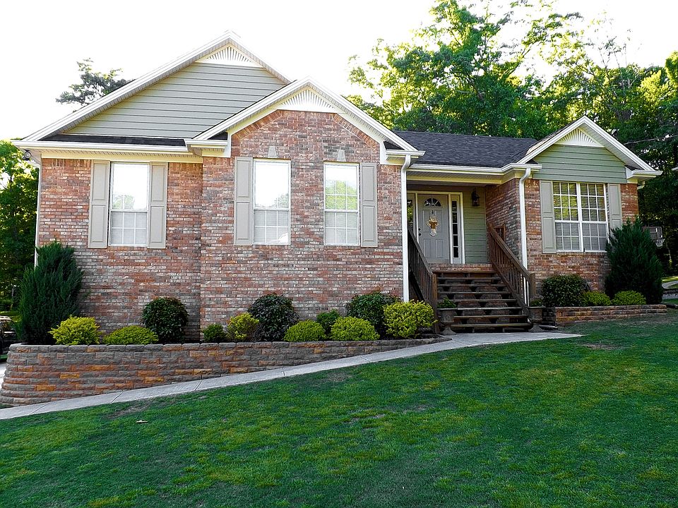 Lovely Brick Home With Pool