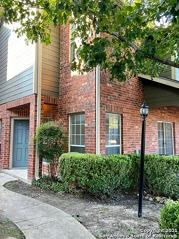 40 Chapel Hill Cir — Photo 1