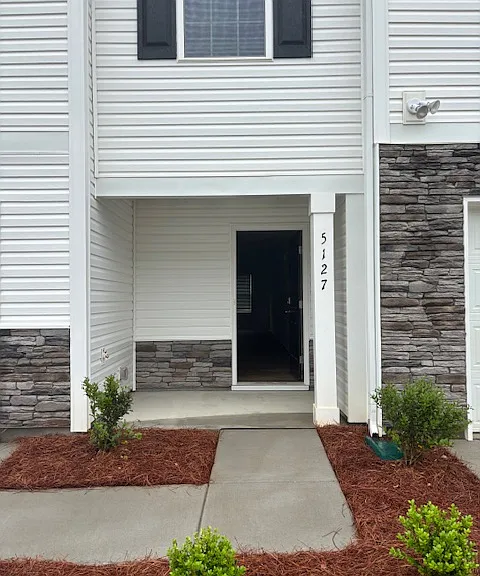 5127 Hyrule Dr — Photo 3