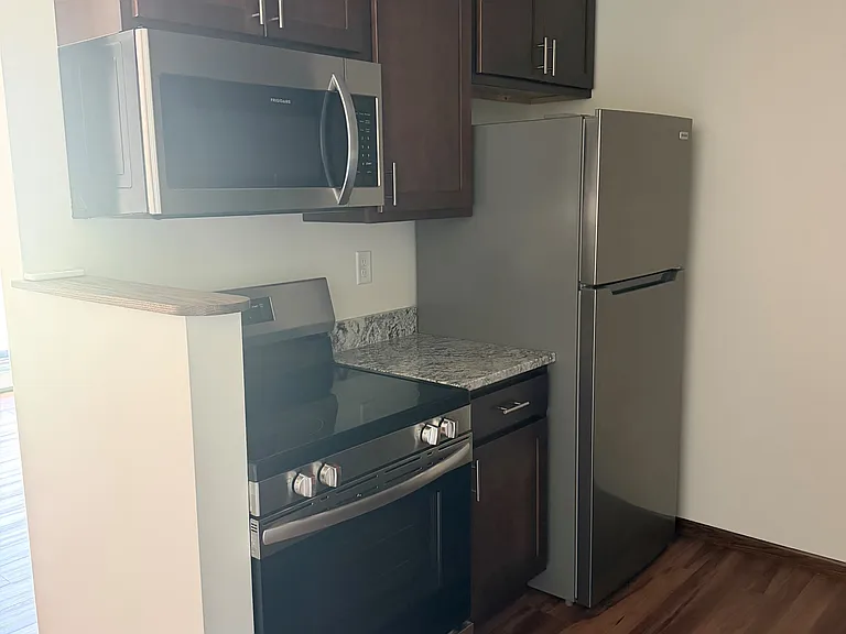Lake Cove Village Apartments — Photo 55