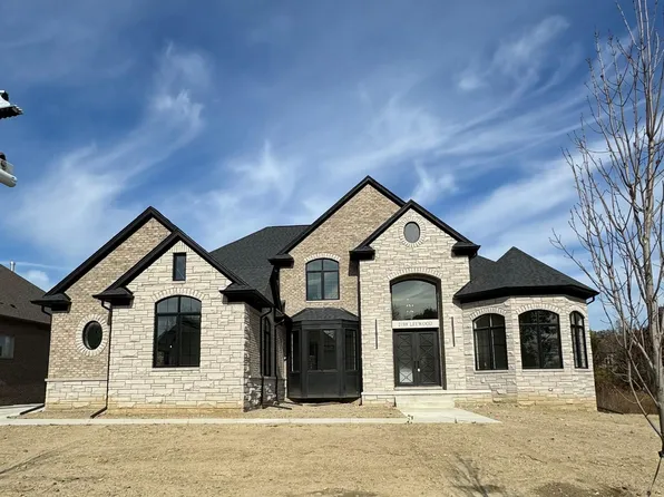 2199 Leewood Dr, Shelby Township, MI 48316