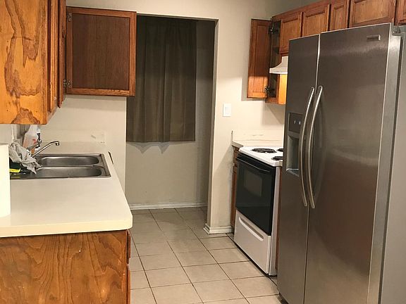 Kitchen leading to washer/dryer hookups