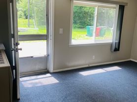 46245 Jefferson Ave, New Baltimore, MI