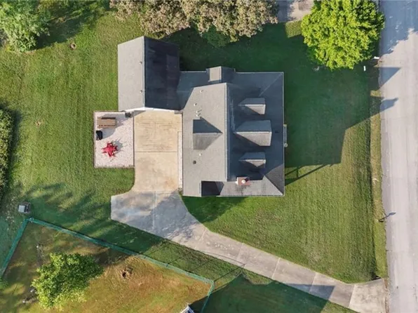 66 Lakeside Dr, Eureka Springs, AR 72631