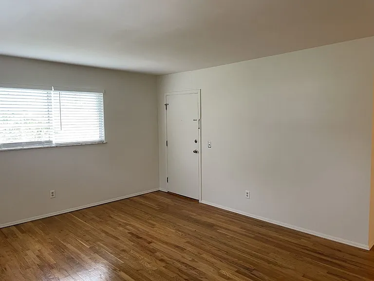1241 Corbett St #4 — Photo 8