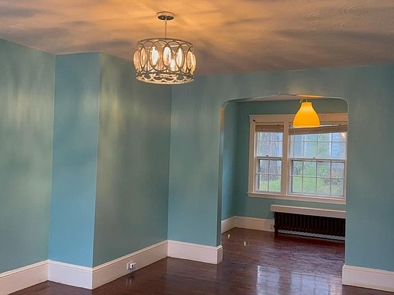3rd image of 135 Pearl St