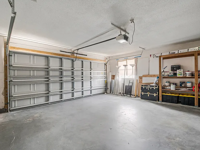 1025 Wentworth Ct — Photo 32