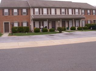 30 S Whisper Ln, New Holland, PA 17557
