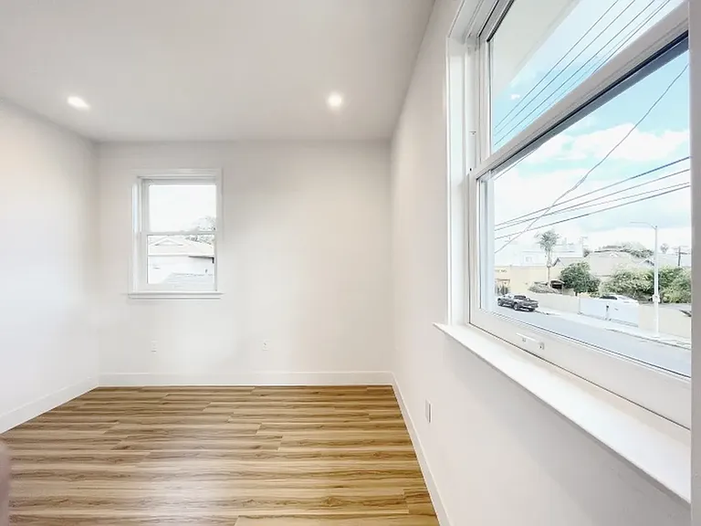 1325 W 24th St #1/2 — Photo 15