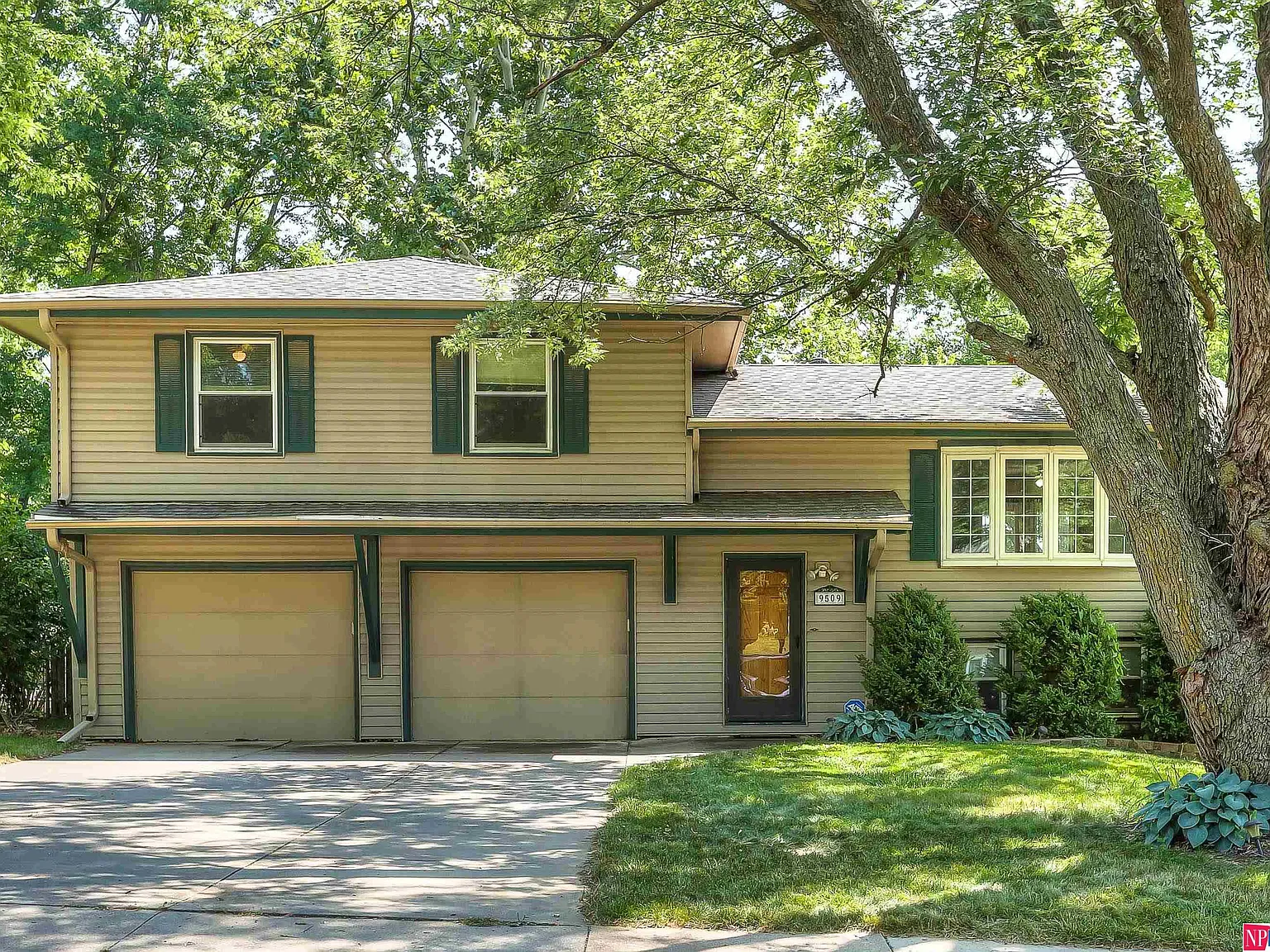 9509 Ames Ave, Omaha, NE 68134 | Zillow