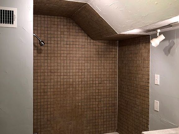 5th image of 509 W Broadway St #A