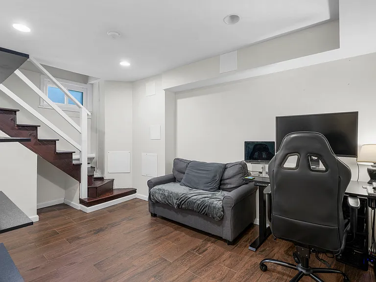 315 Maple Ave — Photo 33