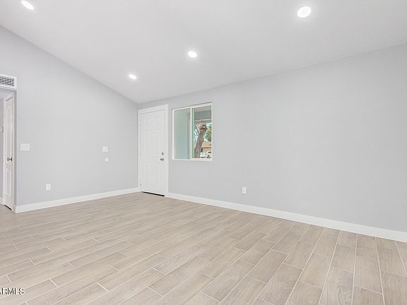 4th image of 5633 W MISSION Lane