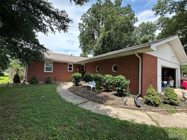 900 Hawthorn Dr, Sikeston, MO 63801