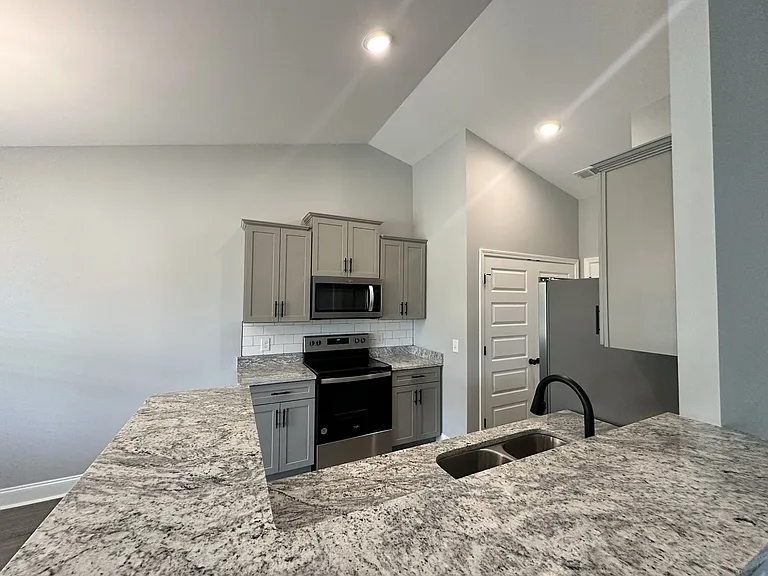 1020 Addler Dr — Photo 7