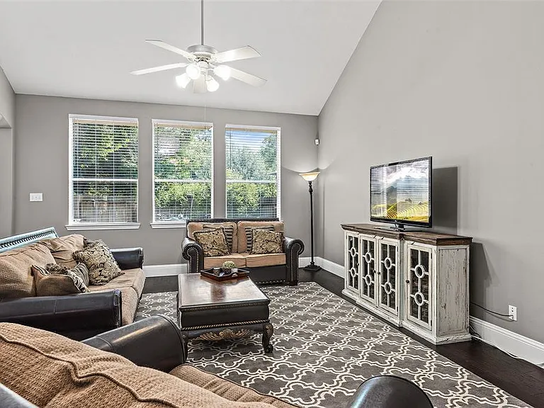 2 Hollow Glen Pl — Photo 10