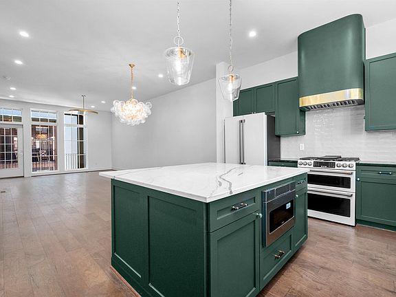 4th image of 2387 1st Ave S