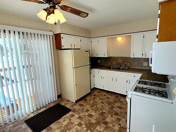 Kitchen w/ Slider to Rear Patio