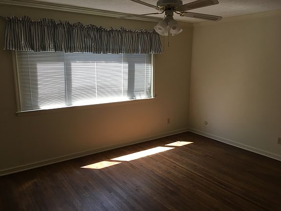 4th image of 4400 Poplar Ave APT 33
