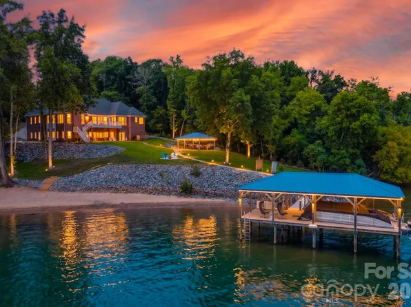 131 Point Of View Dr, Mooresville, NC 28117