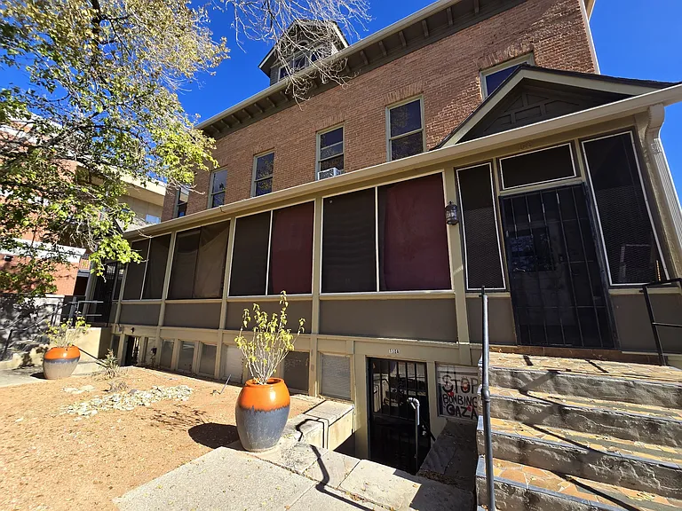 Ideal Urban Location for a Modern 1 Bed Apartment — Photo 2