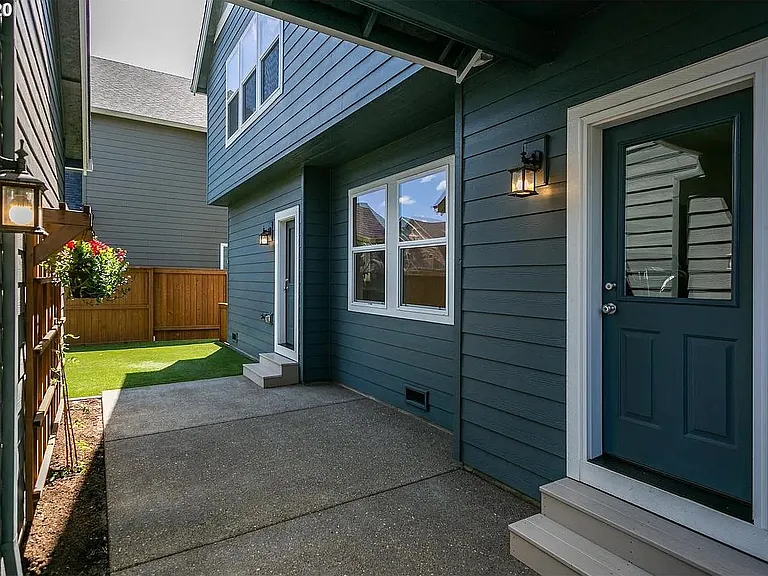153 NE Porto Way — Photo 15