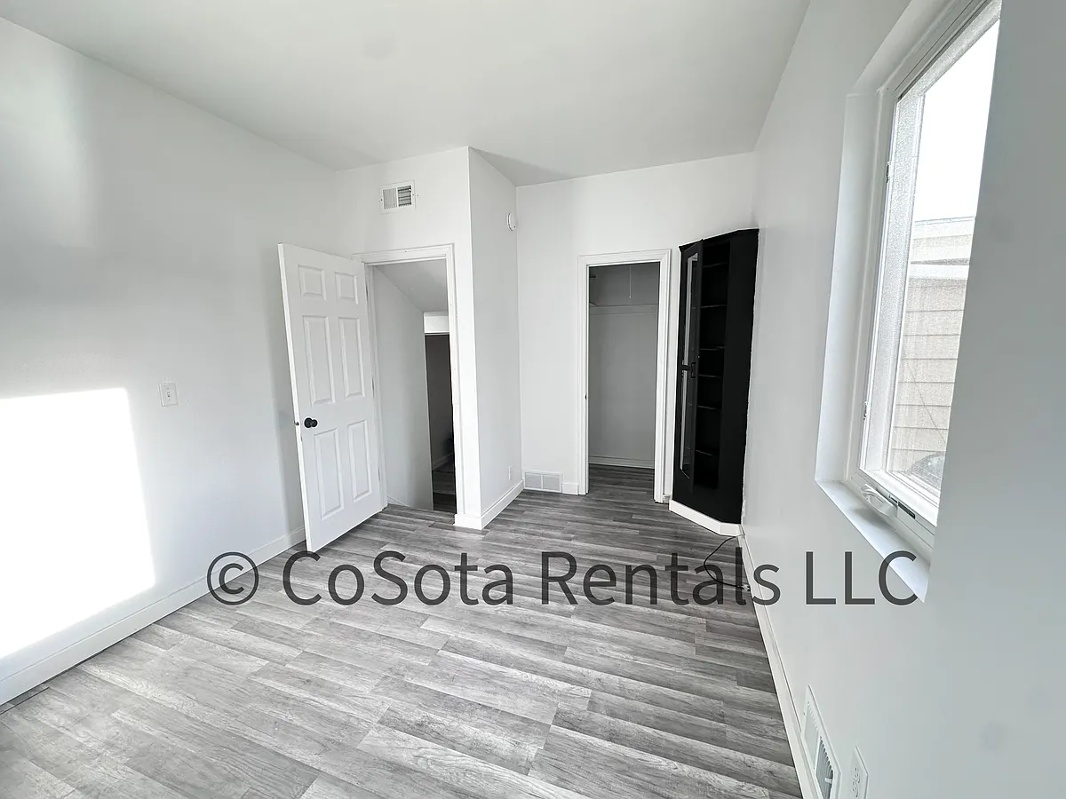 Building Photo - 1023 N Riverfront Dr #3