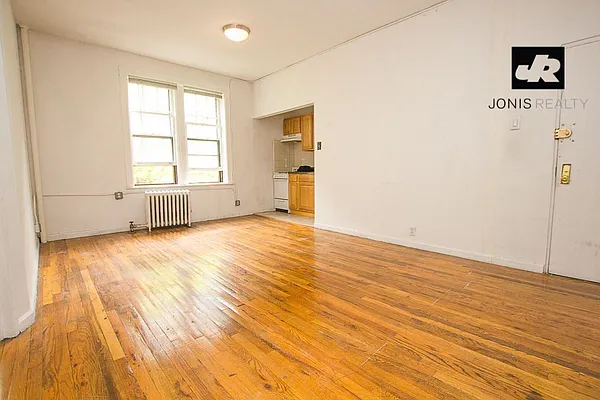 Rented by Jonis Realty | media 8