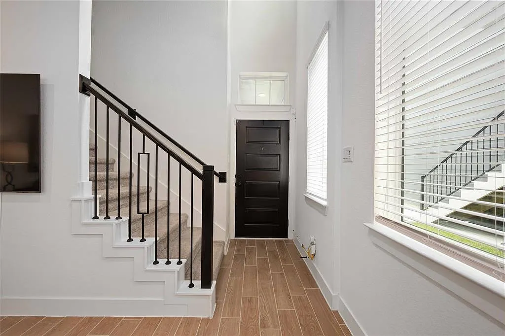 3 bed, 2.5 bath, 1901 sqft, $2,700 — Photo 4