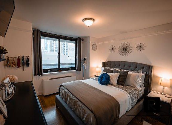 4th image of 515 E 72nd St APT 19E