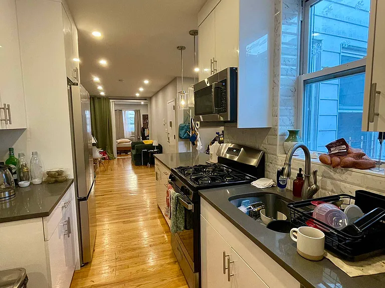 22-70 41st St #2R — Photo 1