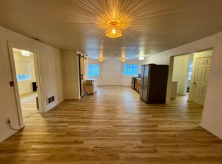 915 SW 11th St, Newport, OR 97365