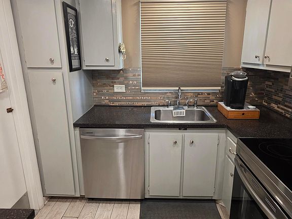 3rd image of 808 SE 7th Street #101
