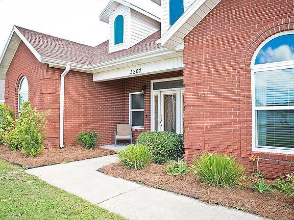 3rd image of 3202 Rosewood Way