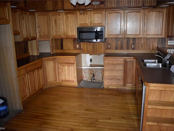 3rd image of 9574 Bear Hollow Dr