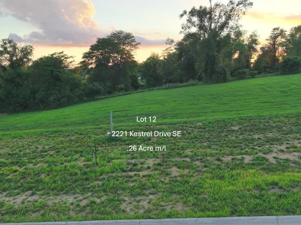 2221 Kestrel Dr SE, Cedar Rapids, IA 52403