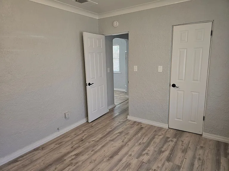 529 W Church Ave — Photo 15