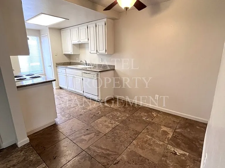 1313 Floyd Ave — Photo 5