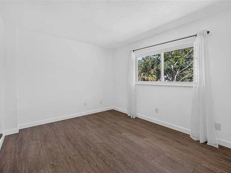 1300 Pleasant Way S — Photo 29