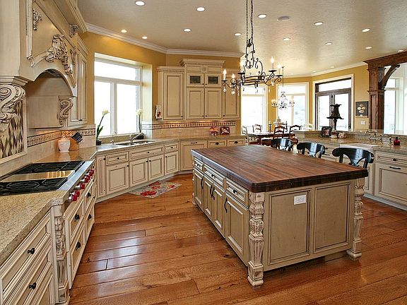 Spectacular Kitchen