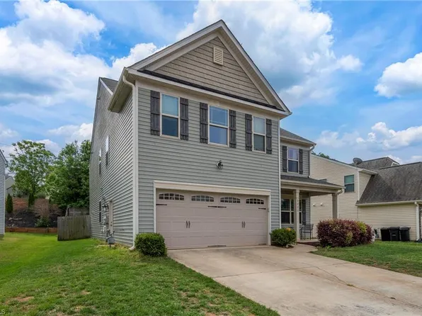 2727 Chari Park Ln, Walkertown, NC 27051