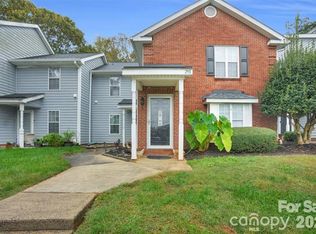 2911 Iron Gate Ln, Charlotte, NC