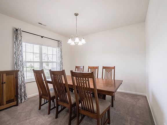 5th image of 7427 Beal Cir