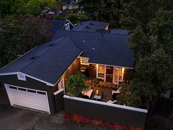 3rd image of 3850 42nd Ave NE