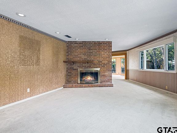 4th image of 410 Lakeview Dr